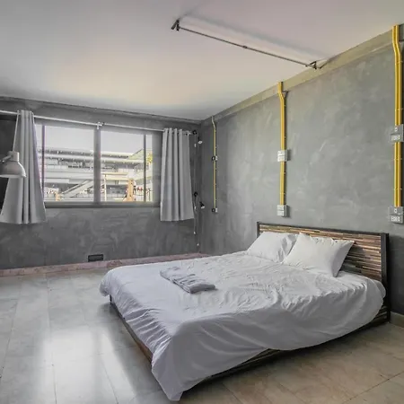 M Gray Hostel